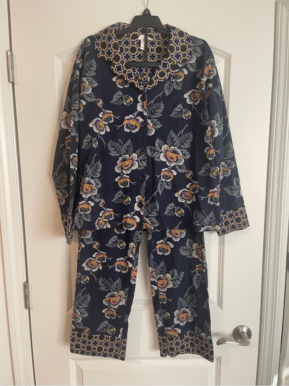 NWT Gorgeous Vera Bradley Two Piece Loungewear Size Large